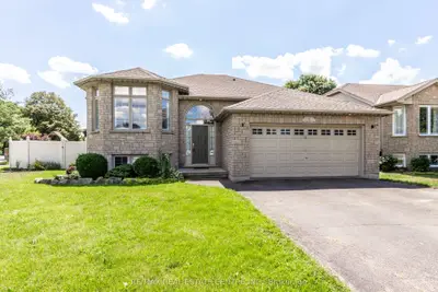 Detached in Brantford