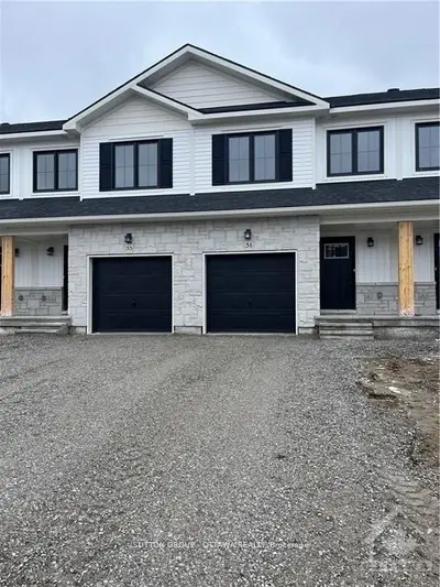 Att/Row/Townhouse in Smiths Falls