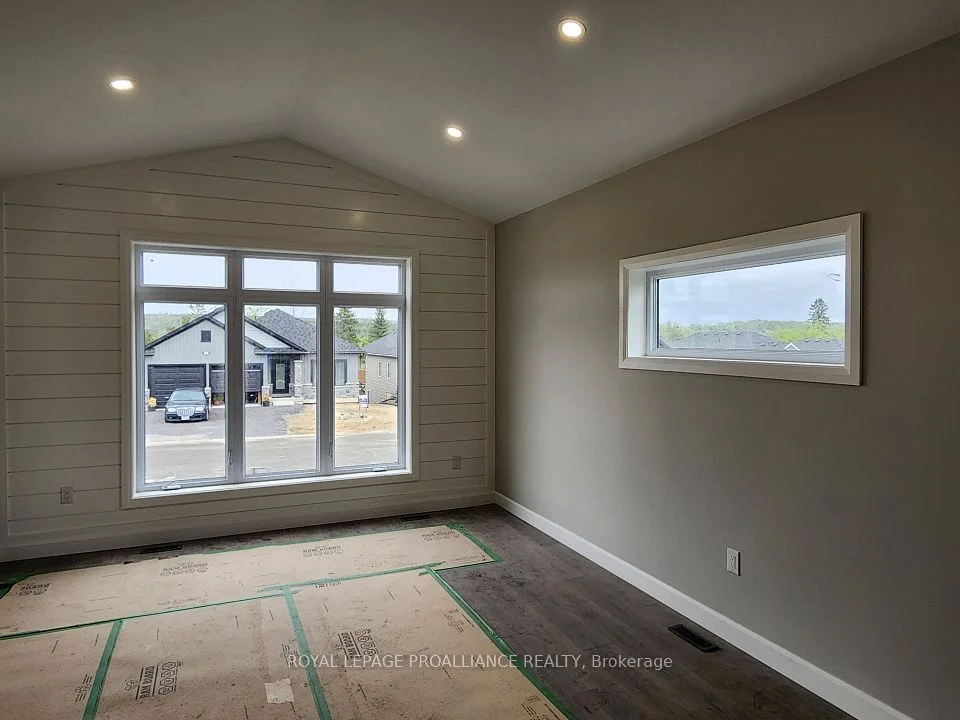 14 Cedarwood Street, Quinte West, ON K0K 2C0