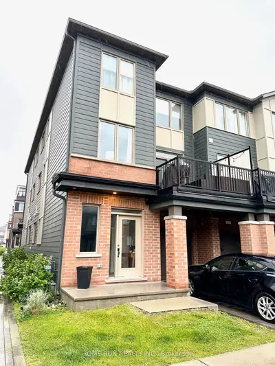 Att/Row/Townhouse in Manor Park - Cardinal Glen and Area