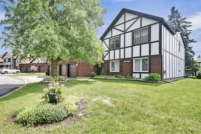 Condo Townhouse in Kanata