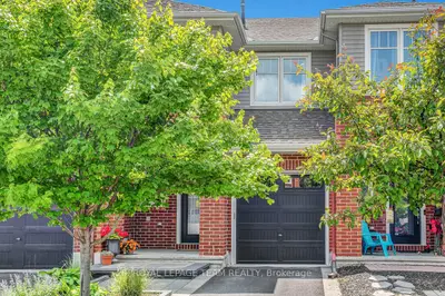 Att/Row/Townhouse in Stittsville - Munster - Richmond