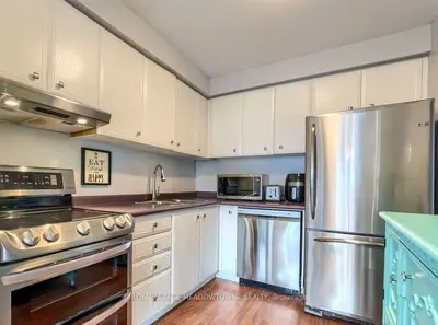 Condo Townhouse in Hamilton