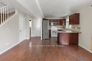Detached in Niagara Falls