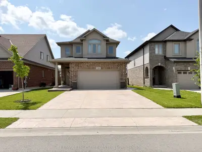 Detached in Niagara Falls