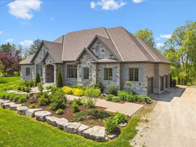 Detached in Puslinch