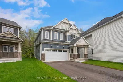 Detached in Gravenhurst