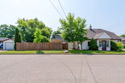 Detached in Brantford