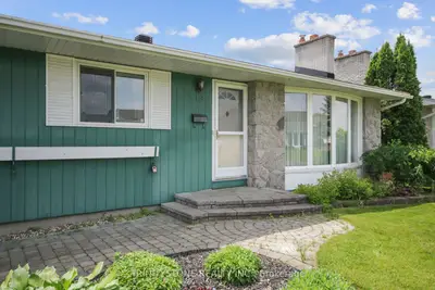 Detached in South of Baseline to Knoxdale