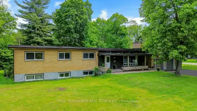 Detached in Beacon Hill North - South and Area