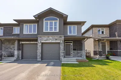 Att/Row/Townhouse in Kingston