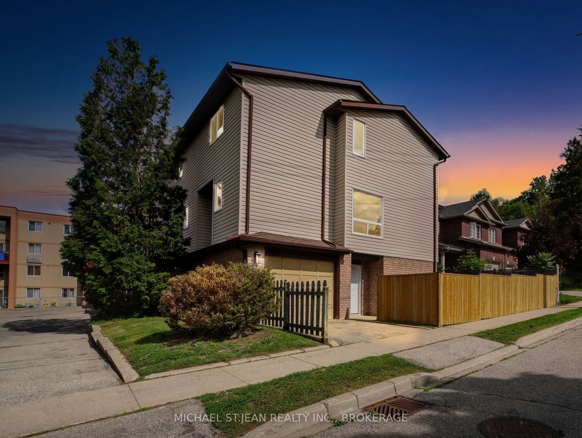 Condo Townhouse in Brantford