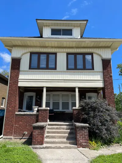 Triplex in Niagara Falls