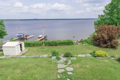 Detached in McNab/Braeside