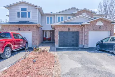 Att/Row/Townhouse in Kanata