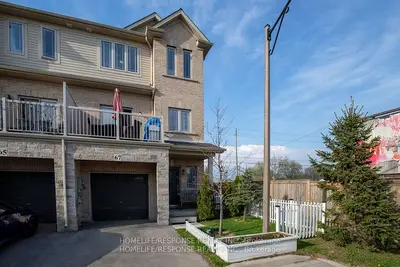 Att/Row/Townhouse in Hamilton