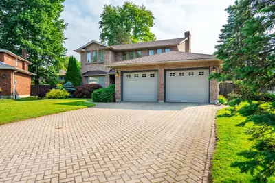 Detached in Pelham