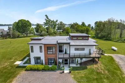 Detached in Prince Edward County