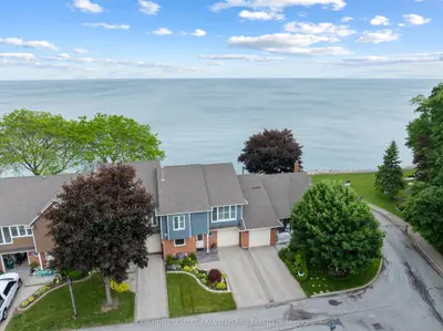 Condo Townhouse in Grimsby