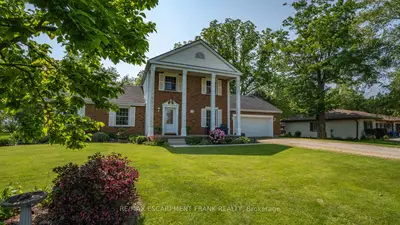 Detached in Brantford