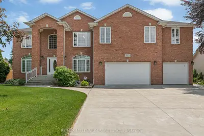 Detached in Windsor