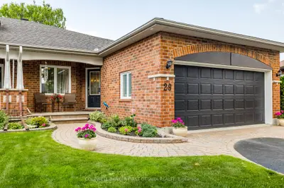 Att/Row/Townhouse in Kanata