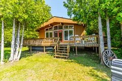 568 Bay Street, South Bruce Peninsula, ON N0H 2T0