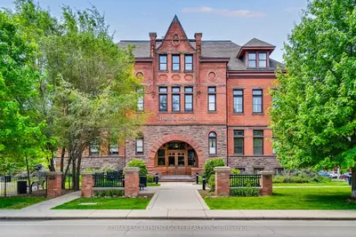 Condo Apartment in Hamilton