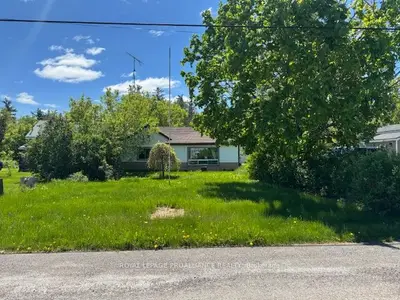 Detached in Marmora and Lake