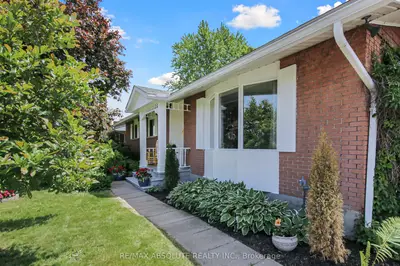 Detached in South of Baseline to Knoxdale
