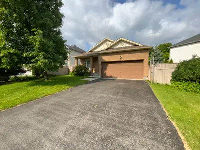 Detached in Overbrook - Castleheights and Area