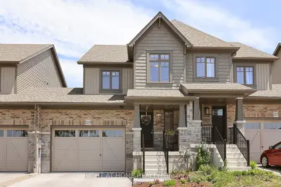 Att/Row/Townhouse in Grey Highlands