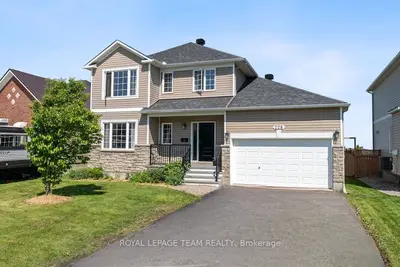 Detached in Russell