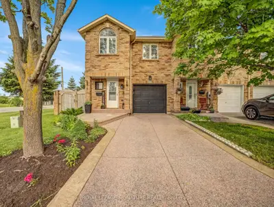 Att/Row/Townhouse in Hamilton