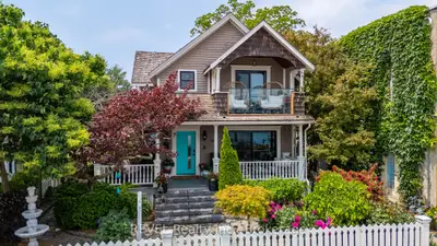 Detached in Port Colborne