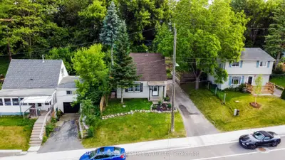 Detached in Brantford