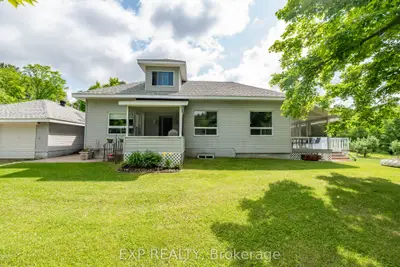 Detached in Greater Madawaska