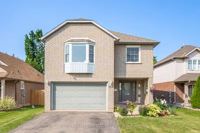 Detached in Thorold