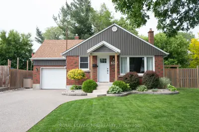 Detached in Niagara Falls