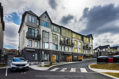 Condo Townhouse in Cobourg