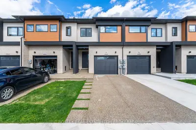 Att/Row/Townhouse in Welland