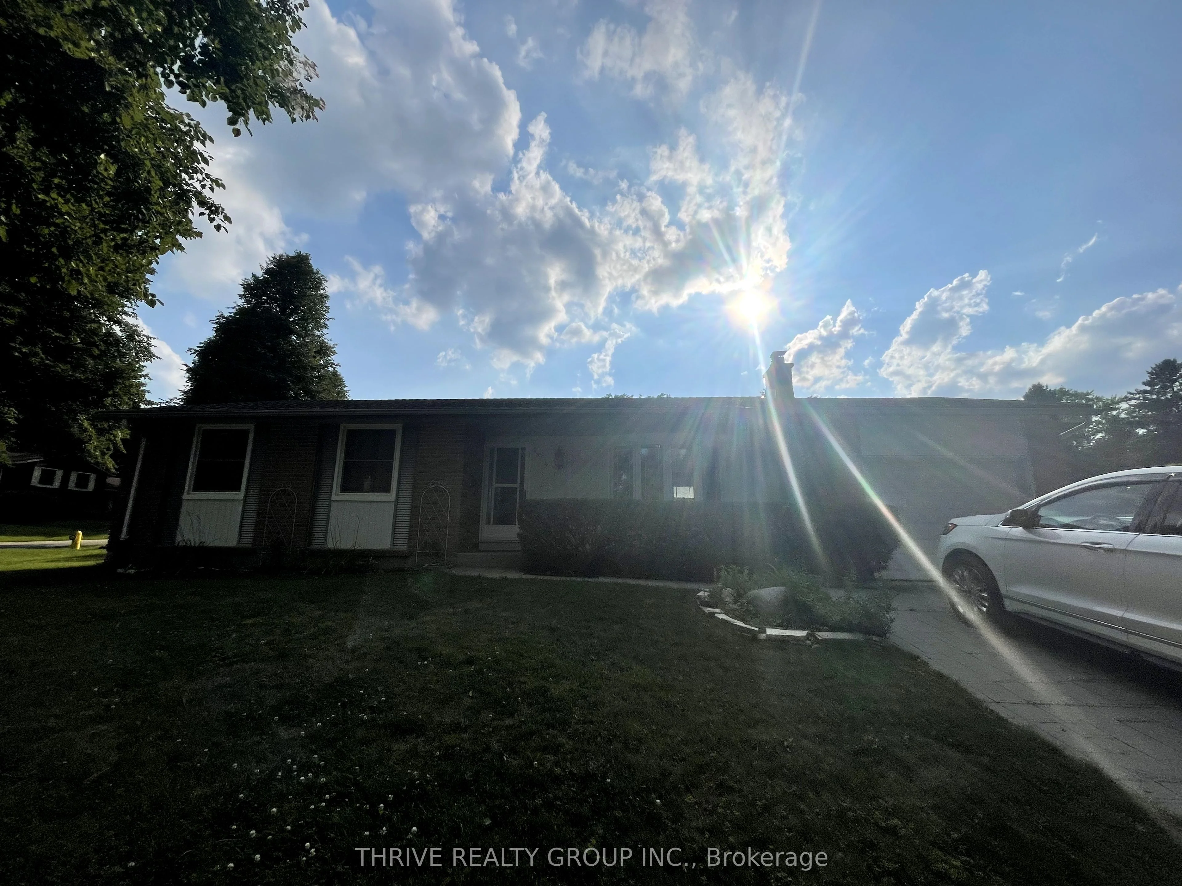 104 Applewood Crescent Main, London South, On N6j 3r2
