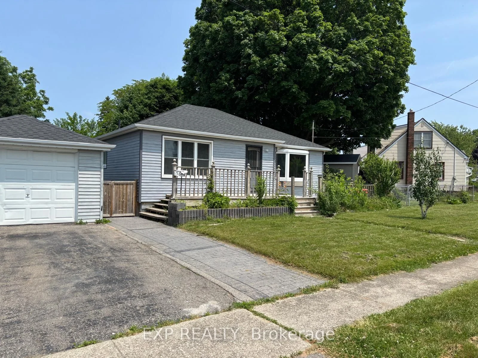 5648 Royal Manor Drive, Niagara Falls, ON L2G 1E8