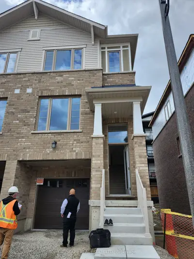 Att/Row/Townhouse in Brantford