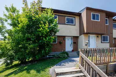 Condo Townhouse in Kanata