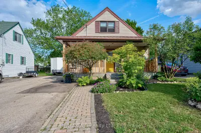 Detached in Stratford