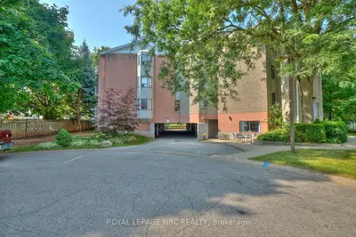 Condo Apartment in Grimsby
