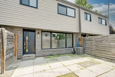Att/Row/Townhouse in Hamilton
