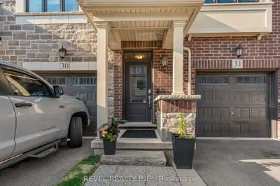 Condo Townhouse in Hamilton