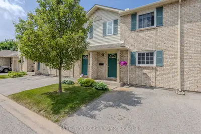 Condo Townhouse in Niagara Falls